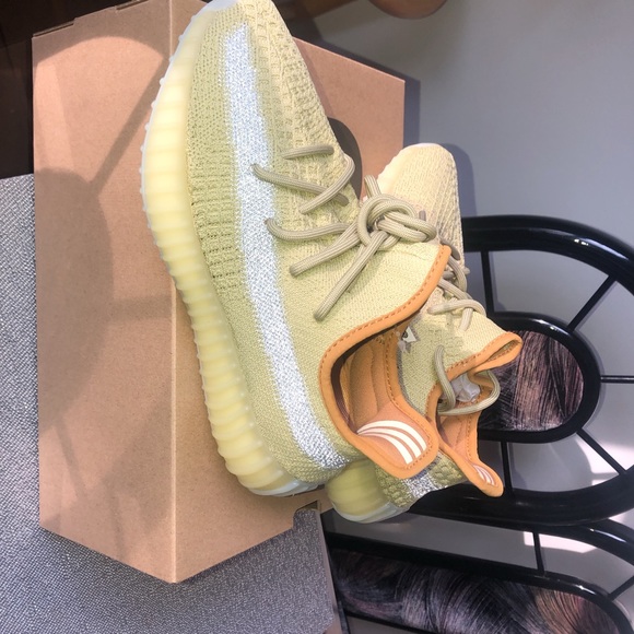 YEEZY 350 V2 Marsh White T Shirt ill B illCurrency